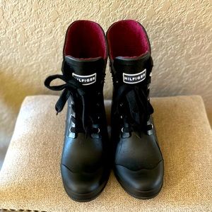 Tommy Hilfiger laced rain boots. No scuff marks no scratches excellent condition